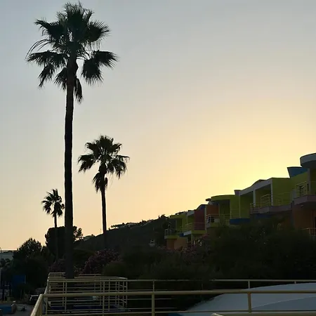 Lägenhet New Listing - Colorbay At Marina,