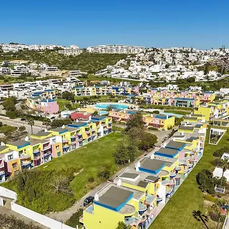 Lägenhet New Listing - Colorbay At Marina,